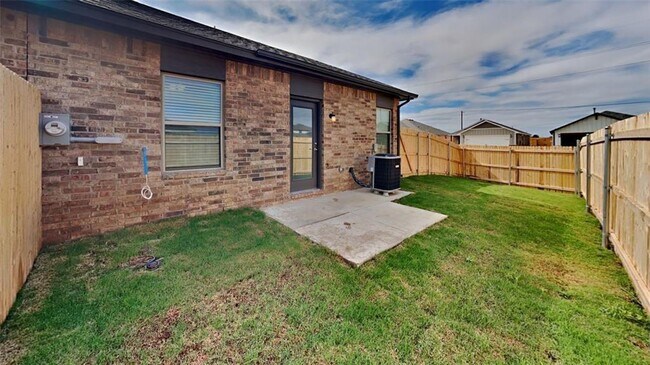 Building Photo - Luxury 3 Bedroom 2 Bathroom Duplex in Pied...