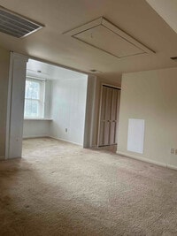 Building Photo - 2164 Henshaw Rd