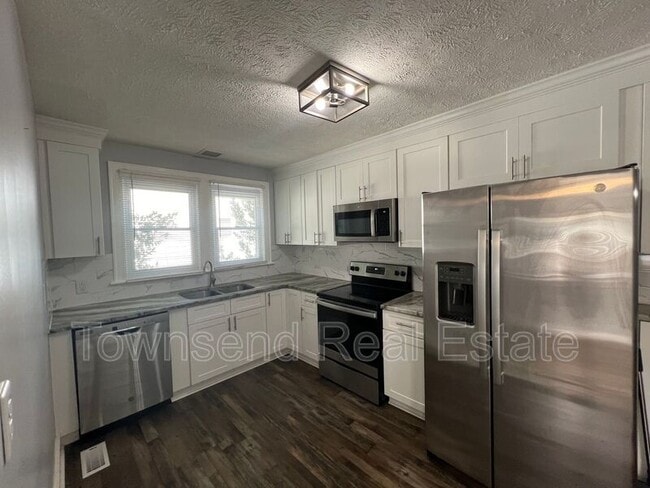 Building Photo - 134 John St