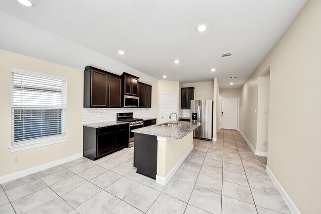 Building Photo - 24654 Greenwood Bay Dr