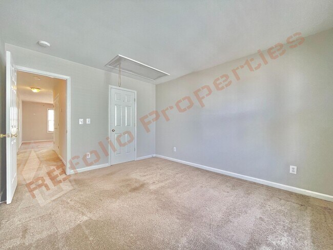 Building Photo - Lovely 4 Bedroom, 2.5 Bath Single-Family H...