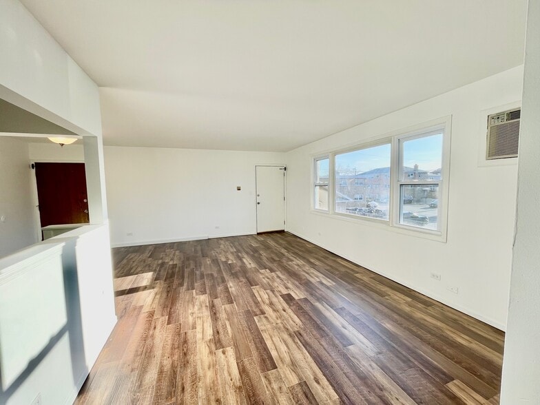 Building Photo - 8630 Sayre Ave