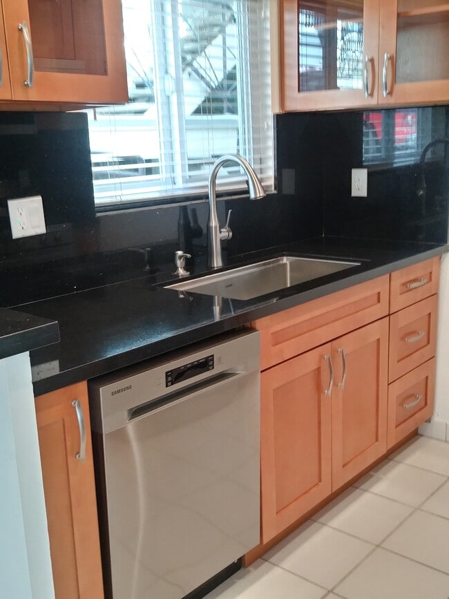 Kitchen - 206 15th St