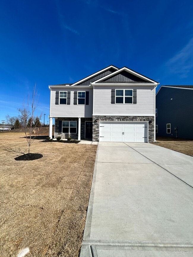 Building Photo - Located in Hixson/Middle Valley! 3 Beds, 2.5 Baths, Loft, Home Office, and 2 Car Garage!