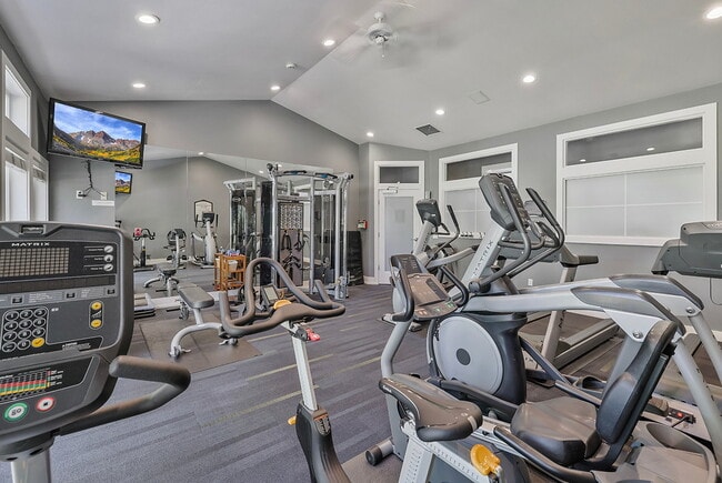 Building Photo - Pinnacle on Lake Washington