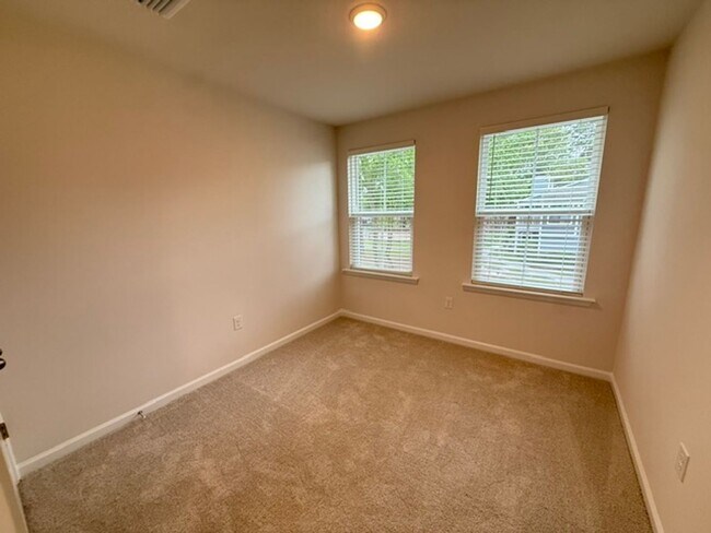 Building Photo - 467 Martins Creek Blvd