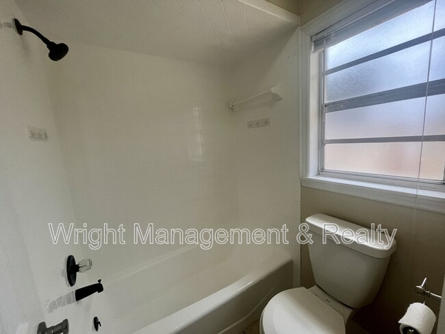 Building Photo - 505 S Westland Ave