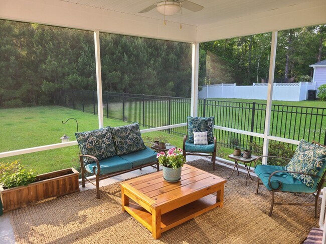 Building Photo - Gorgeous 4 Bedroom, 2.5 bath in Summerhouse community - Holly Ridge