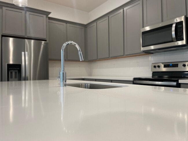 Building Photo - 901 S Smith Rd