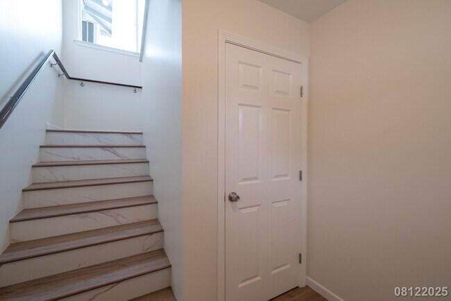Building Photo - $4900 4BR/2.5BA Ewa Beach Unit - Energy Ef...