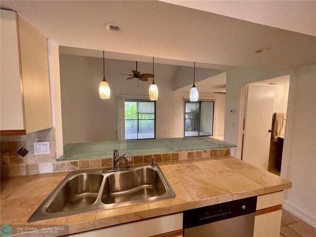 Building Photo - 10253 Riverbend Terrace