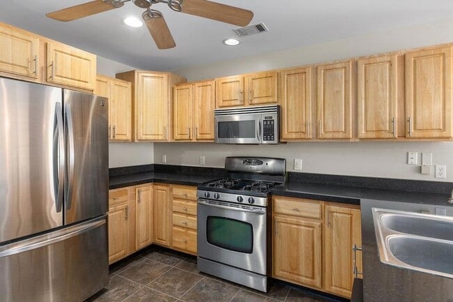 Building Photo - 10557 Maine Dr