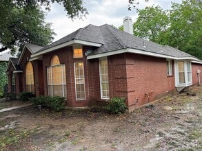 Building Photo - 526 Greenwich Ln