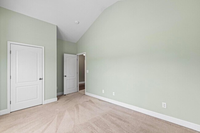 Building Photo - 3 bedroom Ranch Available Now!