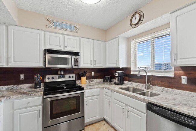 Building Photo - 1988 W Beach Blvd