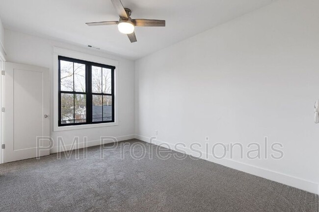 Building Photo - 225 S Bilbro Ave