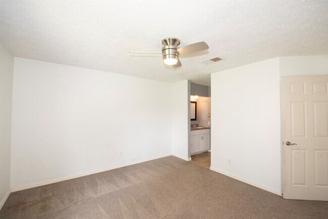 Building Photo - 2914 Tarpon Dr