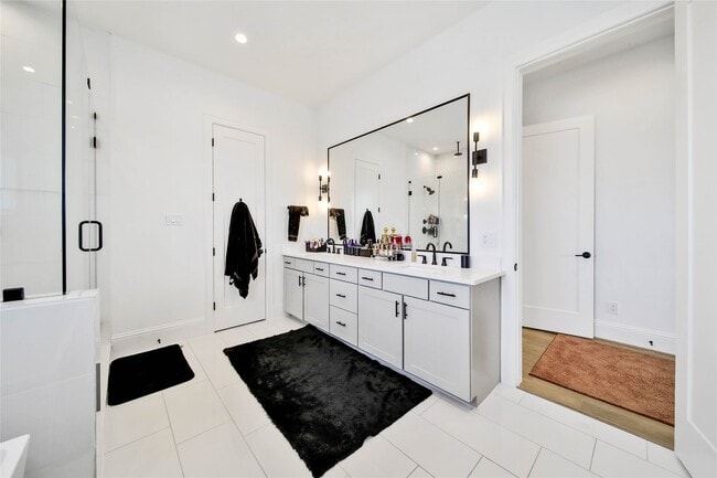 Building Photo - 1306 Laird St