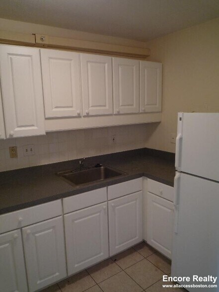 Building Photo - 16 Monmouth Ct
