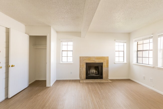 Building Photo - La Mesa Pearl