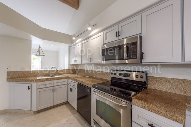 Building Photo - Beautiful 2 bed / 2 bath / 1286 sqft Condo...