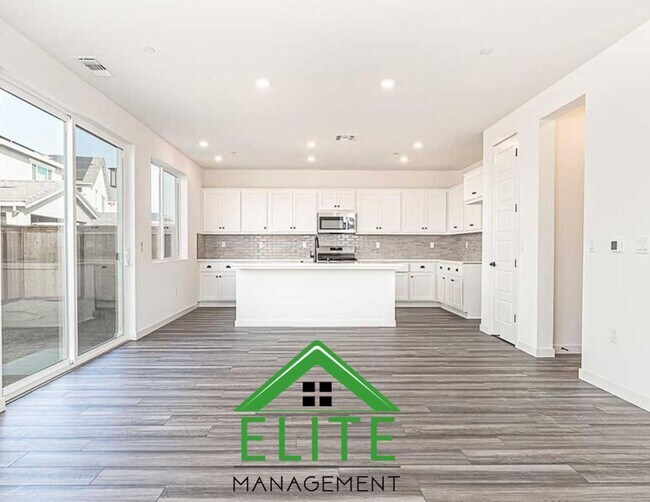 Building Photo - Exceptional Two Story Home