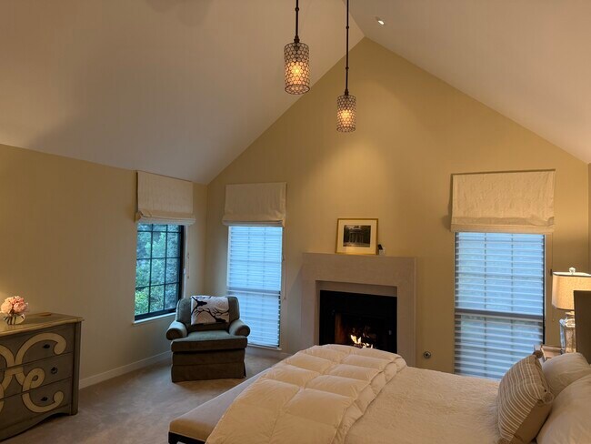 Building Photo - 6484 Heather St