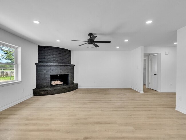 Building Photo - 16007 Diana Ln