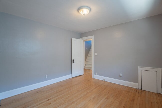 Building Photo - 2 Bed Home in the Heart of Whitefish Bay