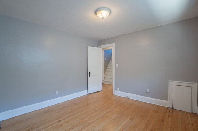 Building Photo - 3 Bed Home in the Heart of Whitefish Bay