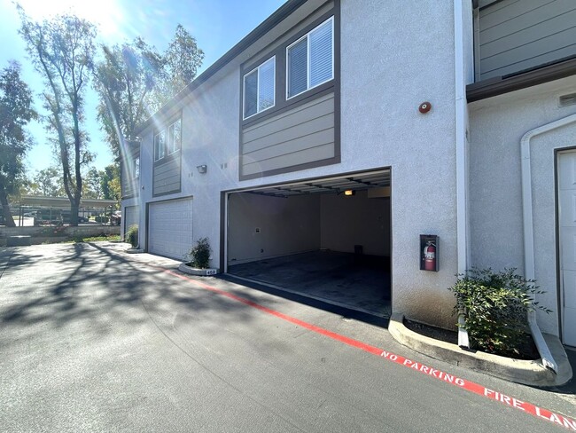 Building Photo - Two-Story 3-Bedroom Condo in Orange Gardens HOA!