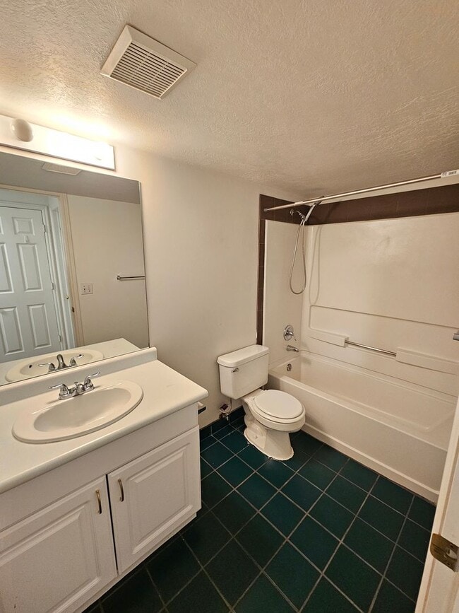 Building Photo - Spacious 3 Bd 2.5 Bath Townhouse in Bountiful