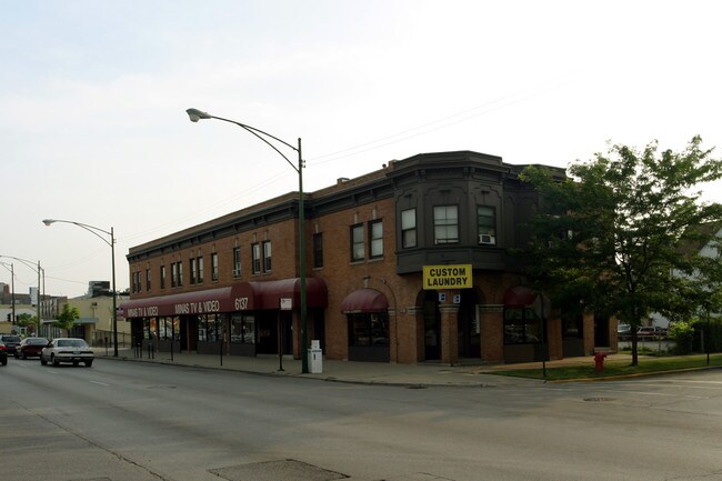 Building Photo - 6133-6137 N Clark St