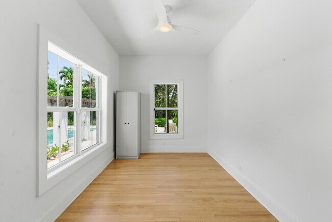 Building Photo - 1615 Monroe St