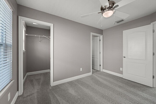Building Photo - 8623 Via Trieste Dr