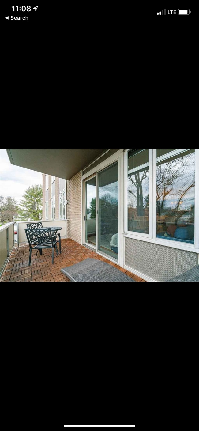 Building Photo - 1028 Farmington Ave