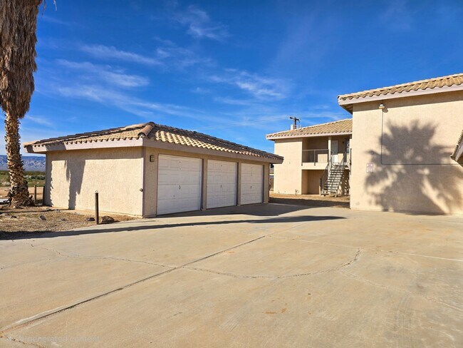 Building Photo - 6611 California City Blvd