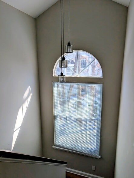 Building Photo - 10819 Smithers Ct