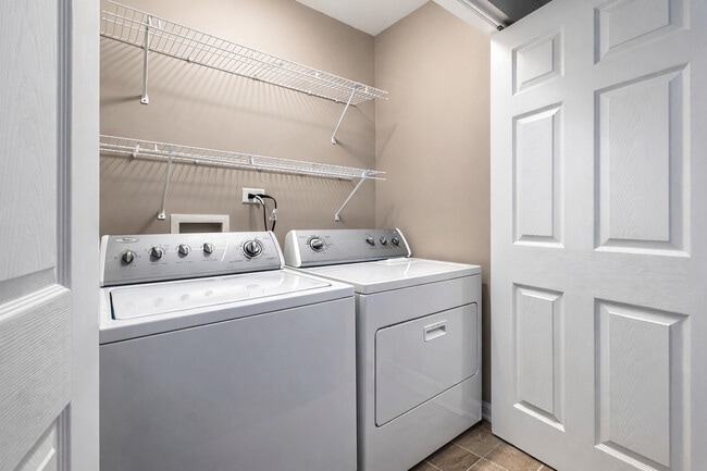 Building Photo - 14527 Patriot Square Dr E