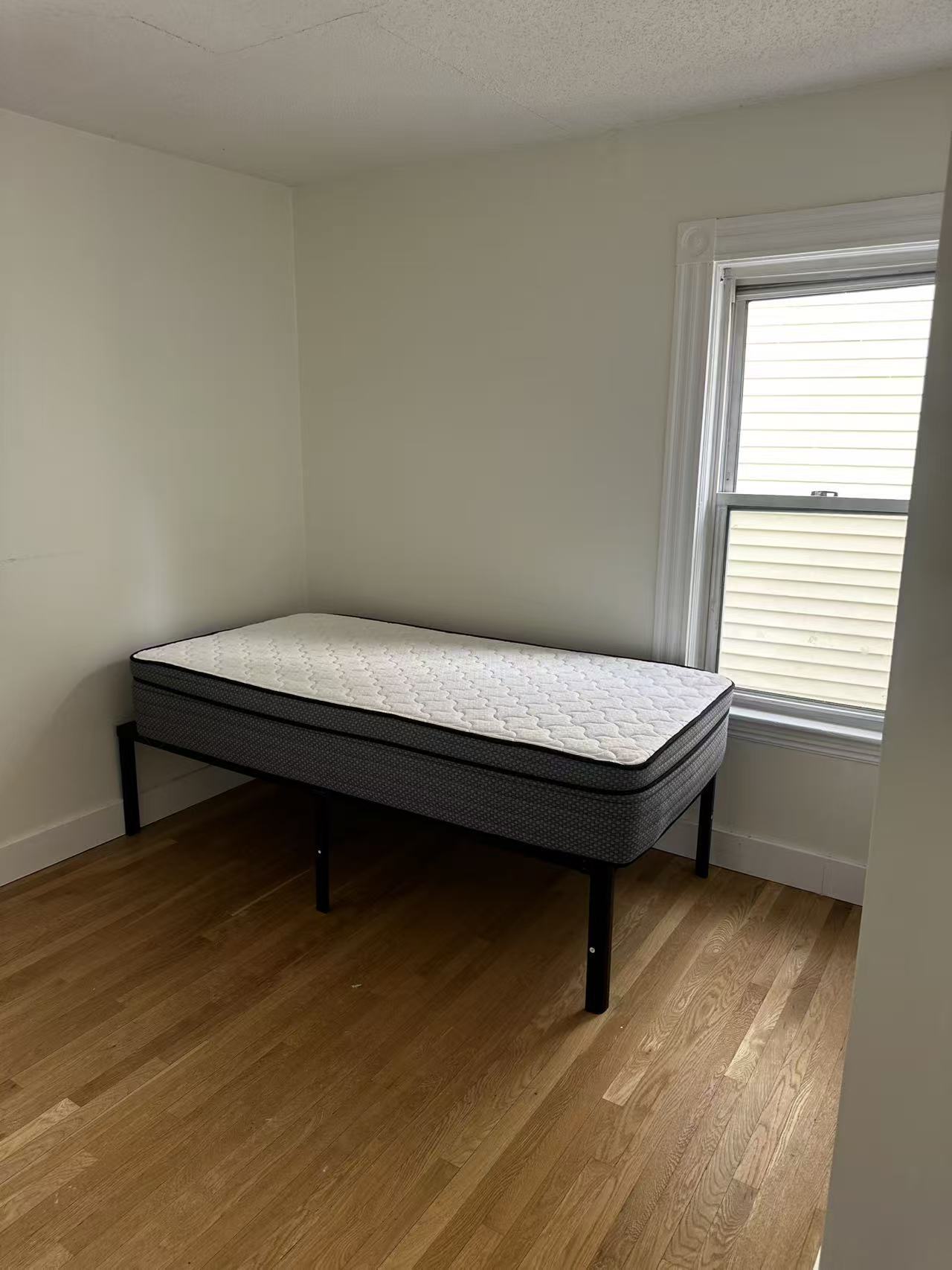 Building Photo - 18 Bradbury St