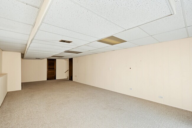 Building Photo - 673 N Park Blvd