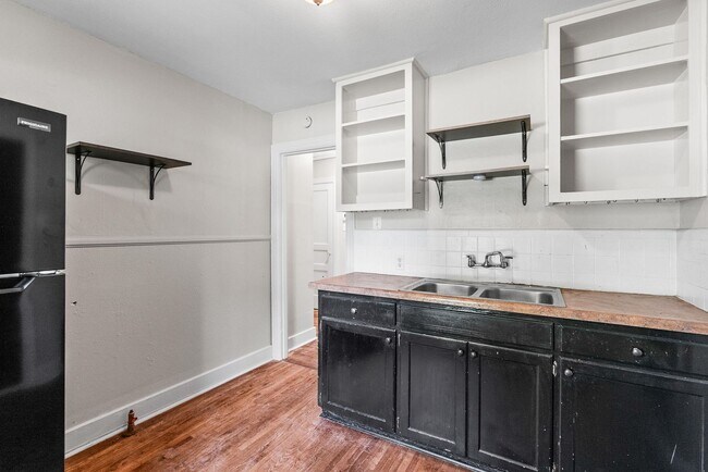 Building Photo - Charming 2BR/1BA Brick Cottage — Hardwoods, Fenced Yard, W/D Included