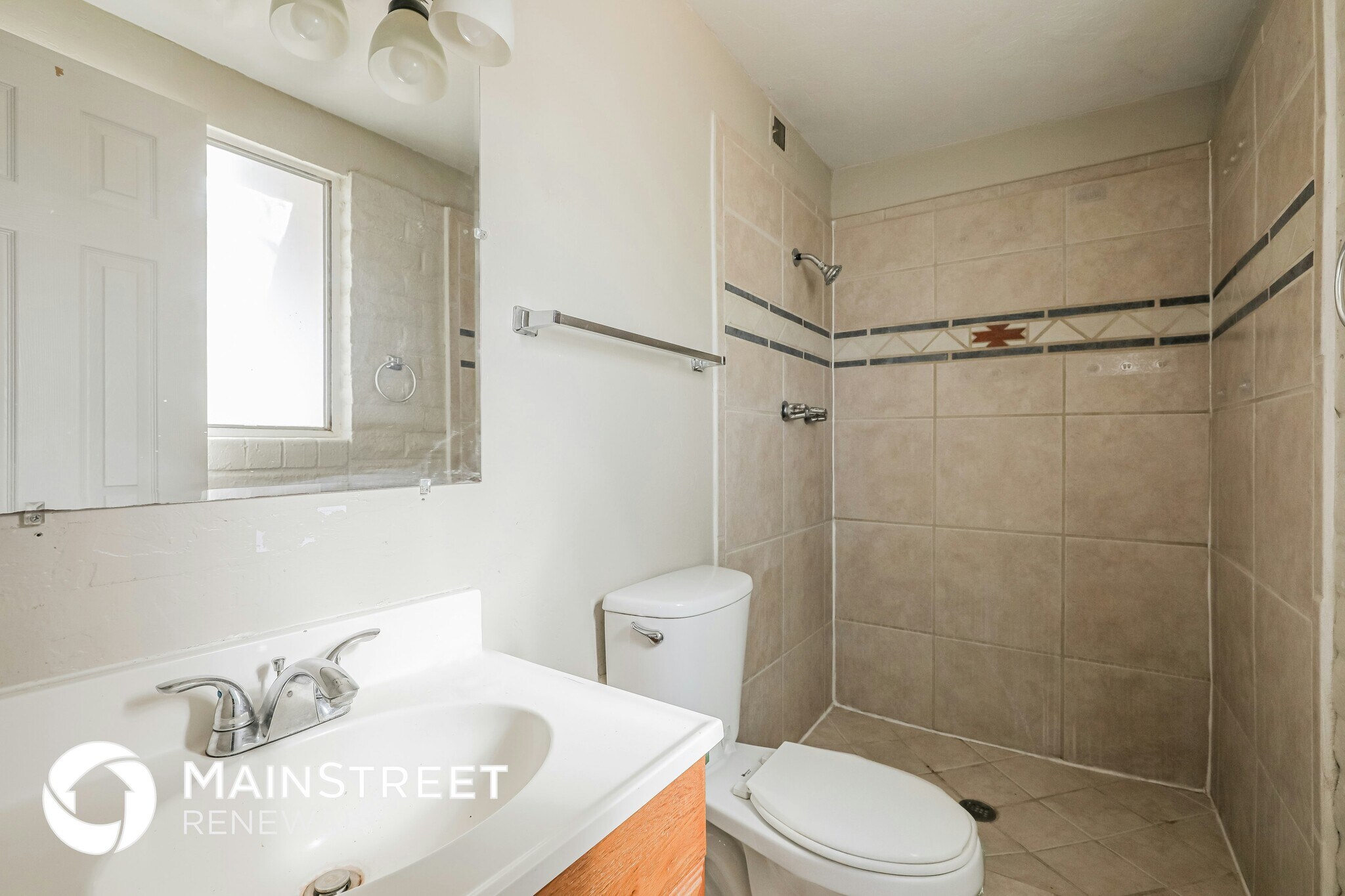 Building Photo - 7956 E Victoria Dr