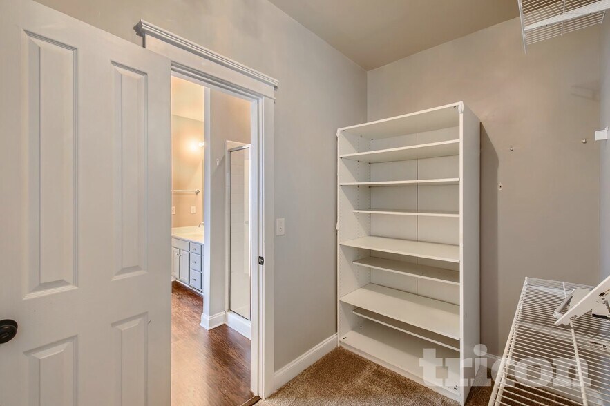 Building Photo - 1519 Peak Ct