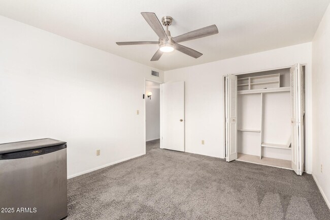 Building Photo - 11621 N 39th St