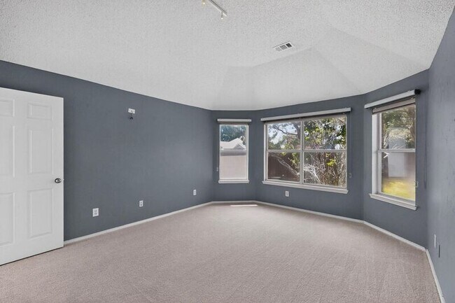 Building Photo - 10201 Max Ln