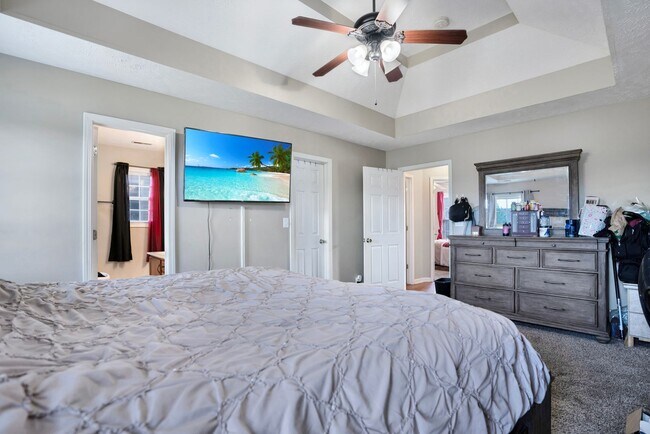 Building Photo - Welcome to Chinook Haven – Your Spacious Retreat Near Fort Campbell!