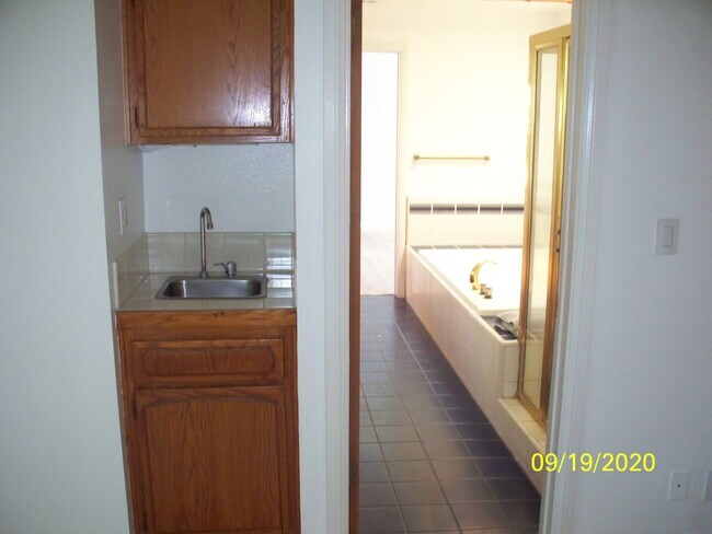 Building Photo - 7339 W 91st St