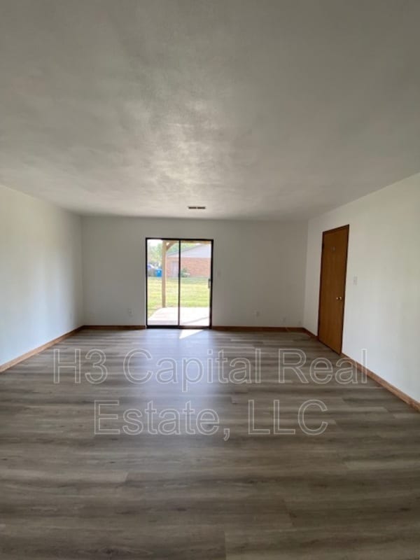 Building Photo - 620 Ganim Dr