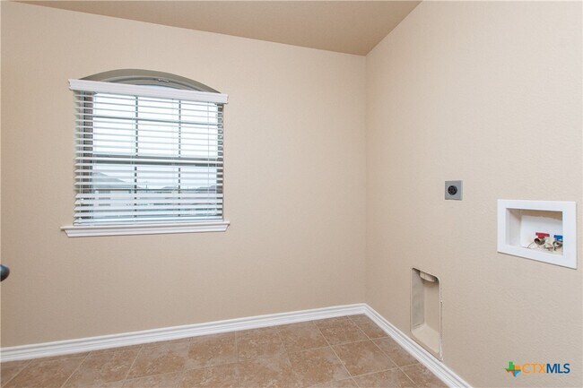 Building Photo - 103 W Libra Dr